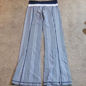 Lululemon reverseable flare leggings 4